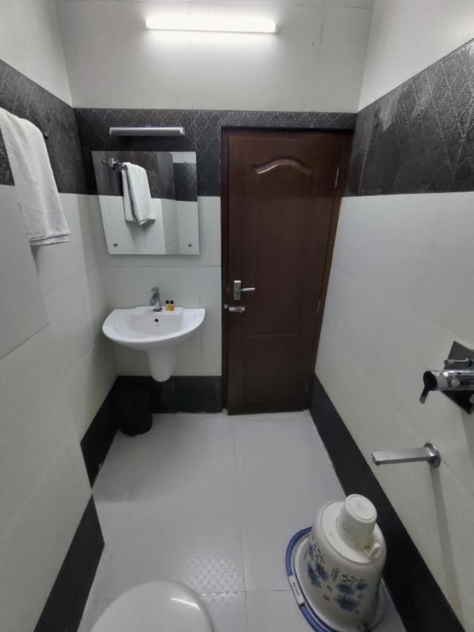 Thayamkery'S Royal Inn Kochi Exterior foto
