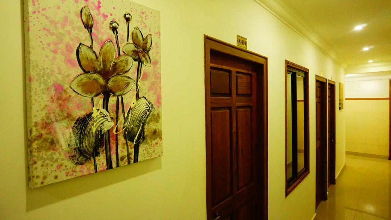 Thayamkery'S Royal Inn Kochi Exterior foto