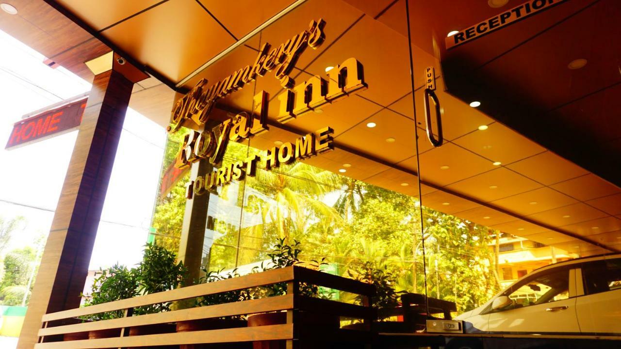 Thayamkery'S Royal Inn Kochi Exterior foto