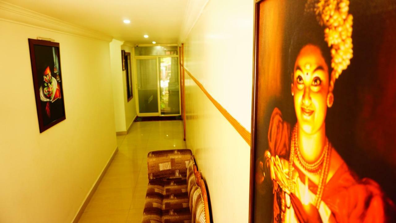 Thayamkery'S Royal Inn Kochi Exterior foto