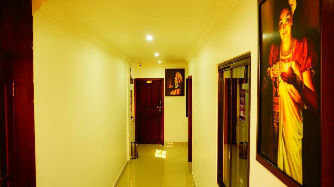 Thayamkery'S Royal Inn Kochi Exterior foto