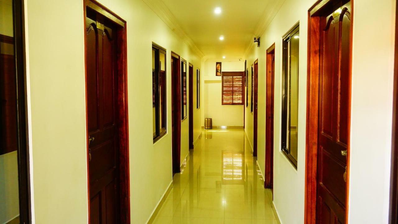 Thayamkery'S Royal Inn Kochi Exterior foto