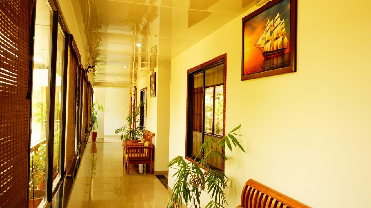 Thayamkery'S Royal Inn Kochi Exterior foto