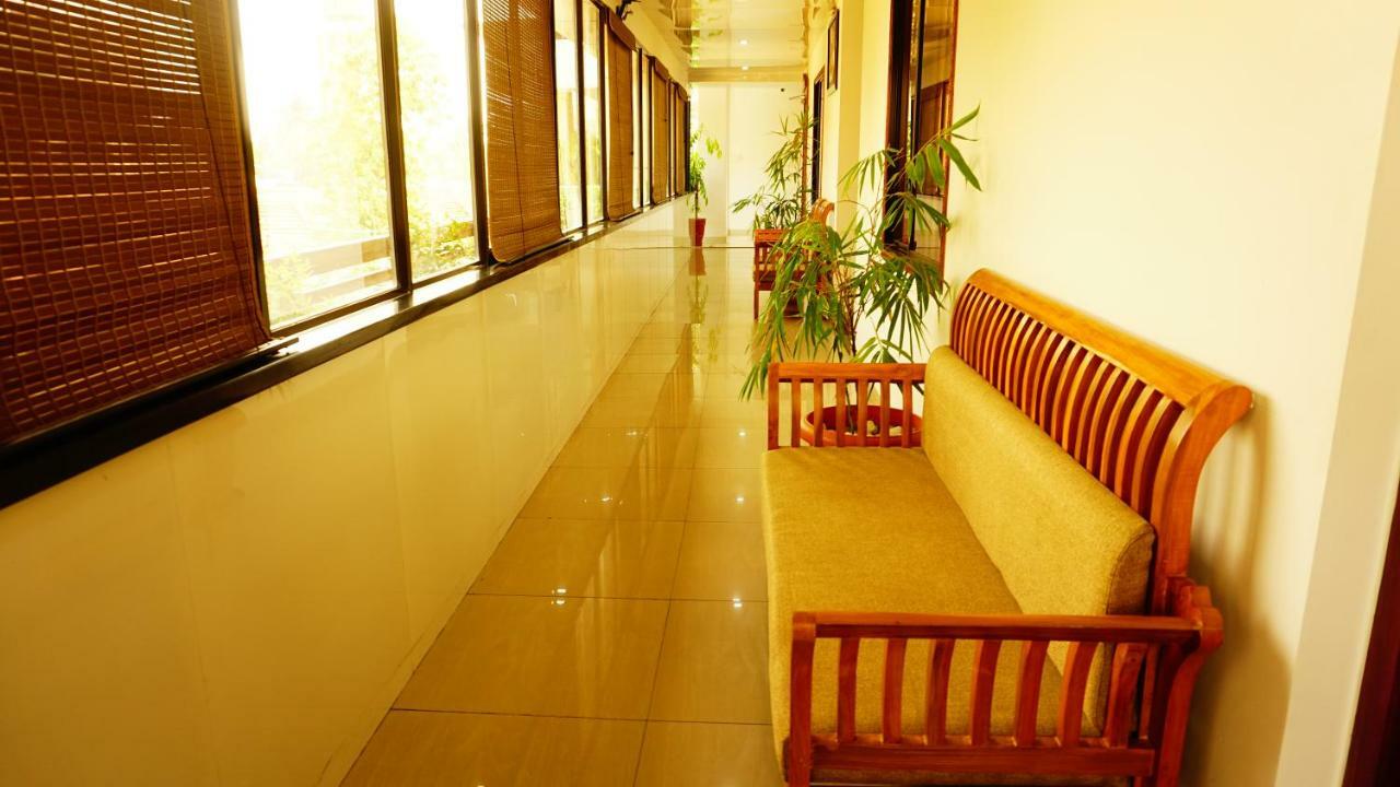 Thayamkery'S Royal Inn Kochi Exterior foto