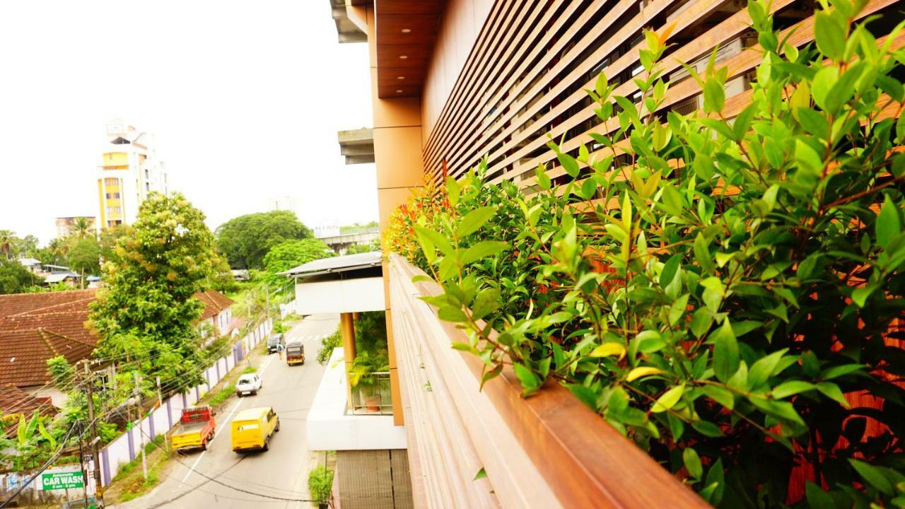 Thayamkery'S Royal Inn Kochi Exterior foto